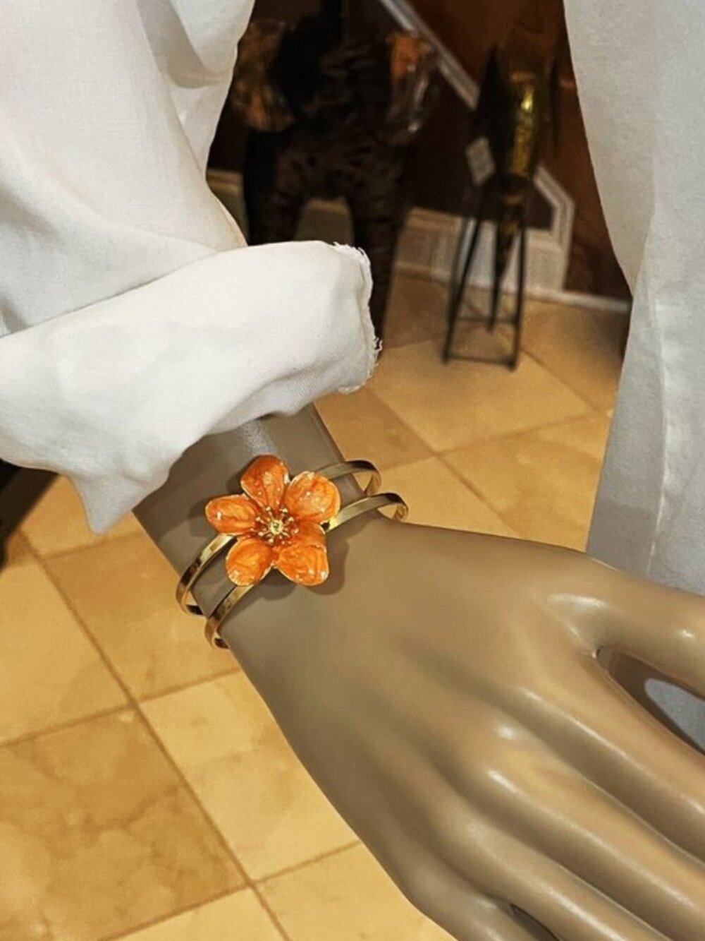 NWT Fashion & Elegance Drip Oil-Style Enamel 5 Petal Flower Open Bangle Bracelet - Picture 4 of 9